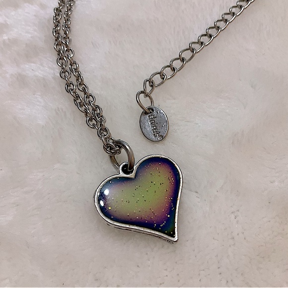 Retro Glittery 💜 Heart Necklace - Picture 2 of 4